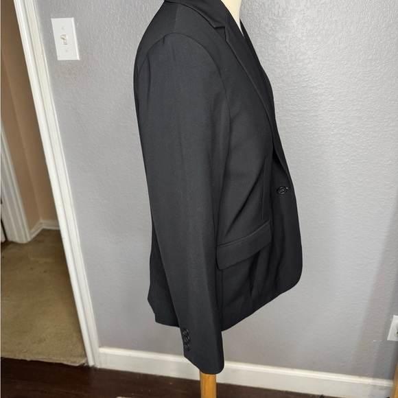 Vince Classic Black Blazer - Picture 2 of 4